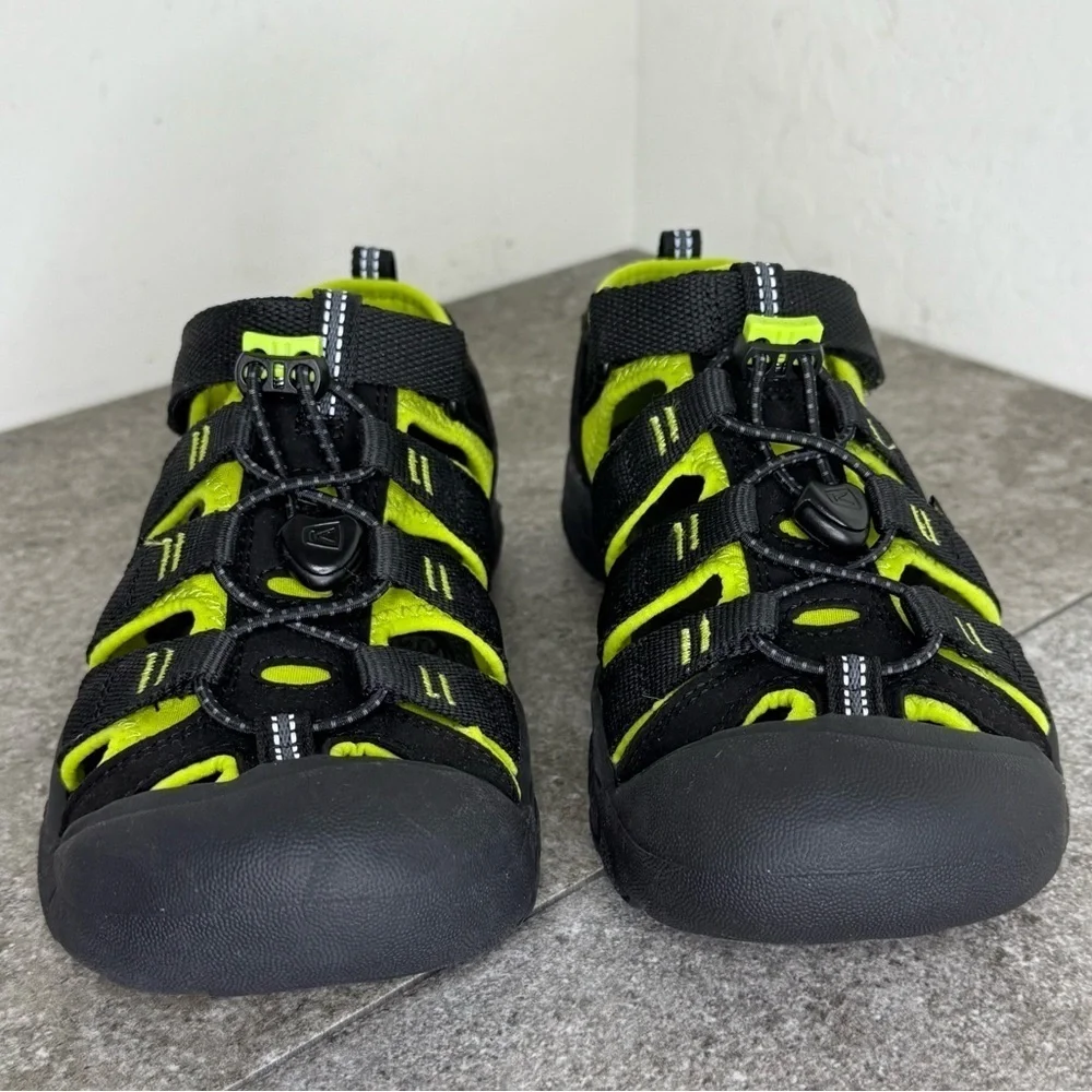 NWT KEEN Newport H2 Lime Black Water Sandals Toe Protection Quick Dry Kid Size 3